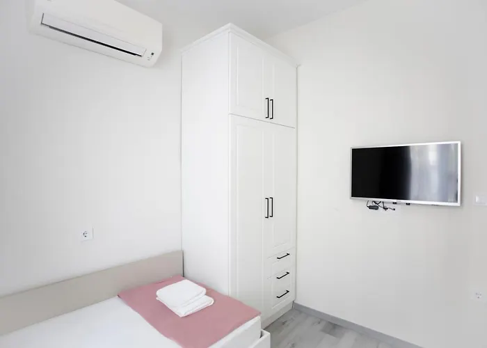 за гости стела * בורגאס